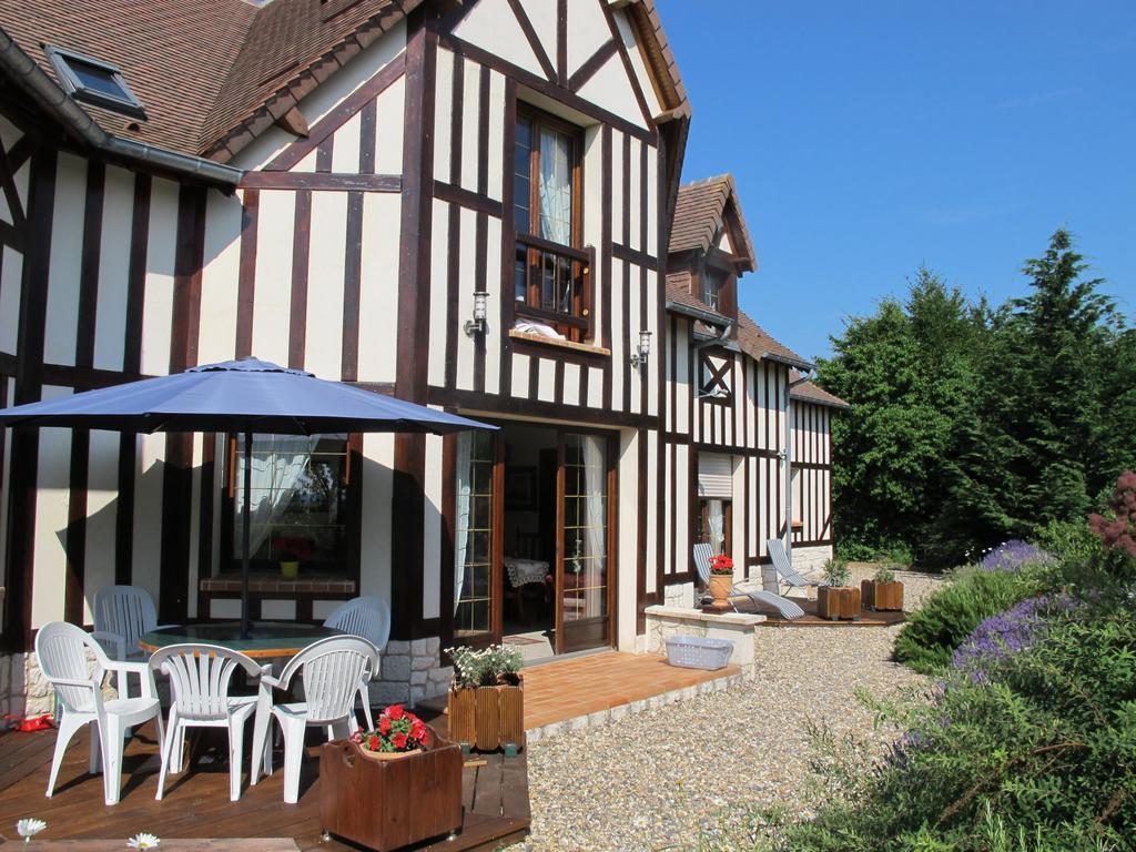 Le Mont D'Auge Bed & Breakfast Canapville  Exterior photo