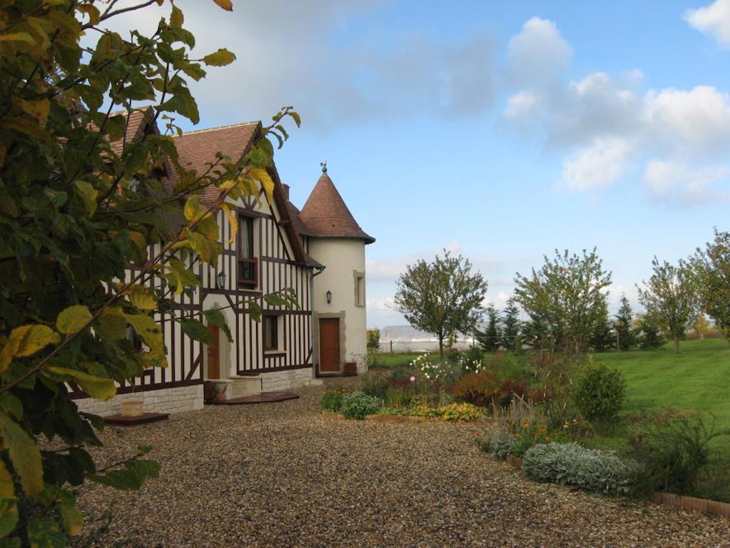 Le Mont D'Auge Bed & Breakfast Canapville  Exterior photo