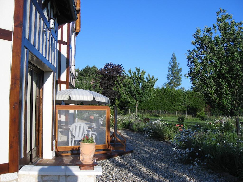 Le Mont D'Auge Bed & Breakfast Canapville  Exterior photo